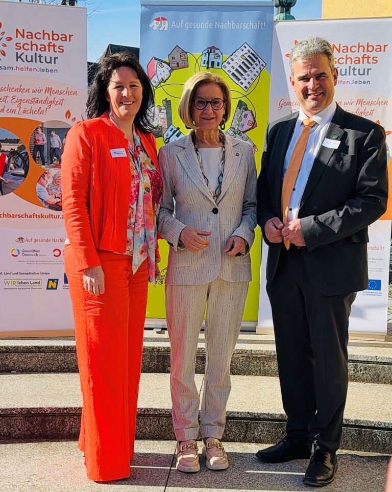 „NachbarschaftsKultur Waldviertel“- Geschäftsführerin Doris Maurer, Landeshauptfrau Johanna Mikl-Leitner und „NachbarschaftsKultur Waldviertel“-Obmann Günter Schalko
